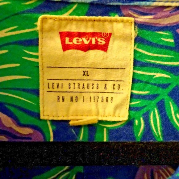 Pre-Loved Levi's XL Men's 100% Cotton Casual Button Down Denim Tropical Shirt - Picture 4 of 7